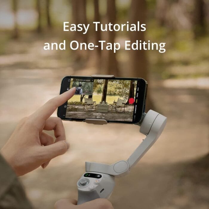 Persona utilizando el estabilizador inteligente DJI Osmo Mobile 6 con un smartphone, editando videos fácilmente con tutoriales integrados y un toque.