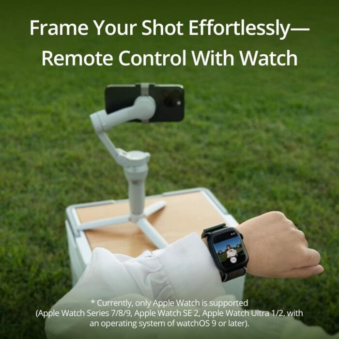 Persona utilizando un Apple Watch para controlar de forma remota el estabilizador inteligente DJI Osmo Mobile 6 mientras enmarca una toma fácilmente.